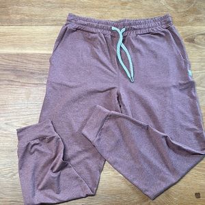 Vuori jogger in a soft stretch fabric.